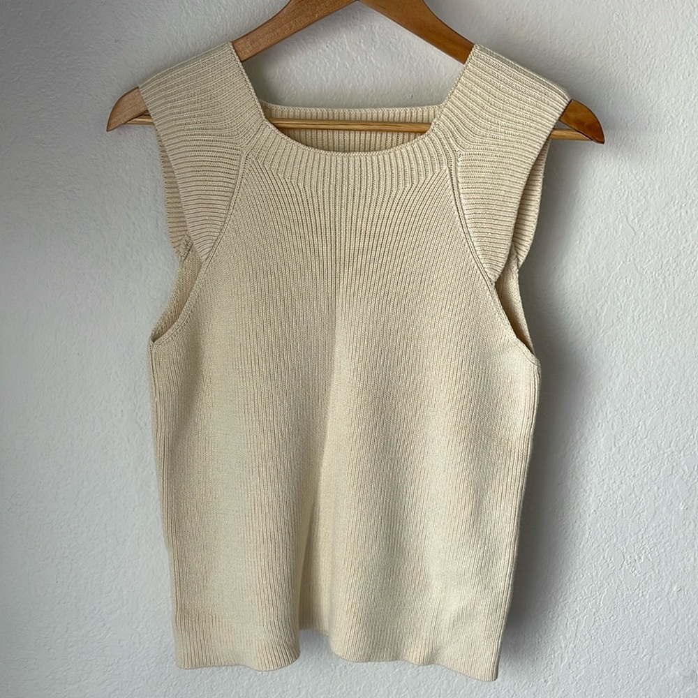 🆕‎ Club Monaco Cap Sleeveless Sweater